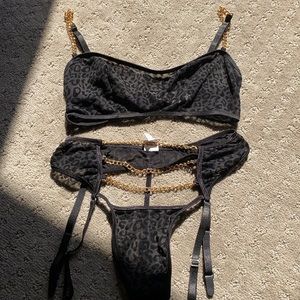 Cheetah Lingerie Set - Black with gold chains